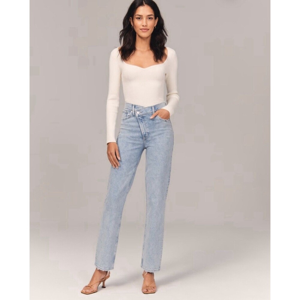 Abercrombie and Fitch Women's Ultra High Rise 90's Straight Denim Jeans 27 (4R)